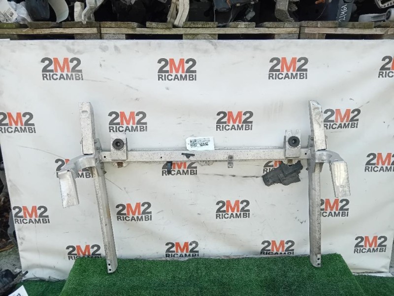 Supporto Radiatore Acqua SUP ANT SUPPORTO RADIATORE ACQUA SUP ANT Mercedes Classe B W246 2012