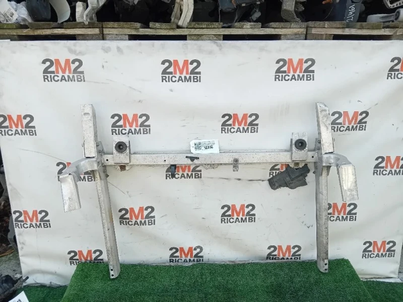 Supporto Radiatore Acqua SUP ANT SUPPORTO RADIATORE ACQUA SUP ANT Mercedes Classe B W246 2012