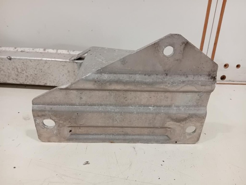 Traversa Paraurti POST 12782112 Chevrolet Orlando 2011