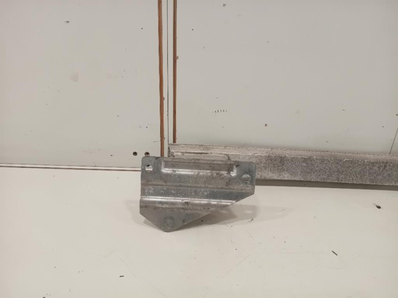 Traversa Paraurti POST 12782112 Chevrolet Orlando 2011