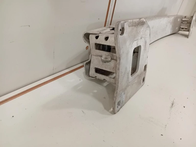 Traversa Paraurti POST EJ32-17906-AC Land Rover Range Rover Evoque I 2011