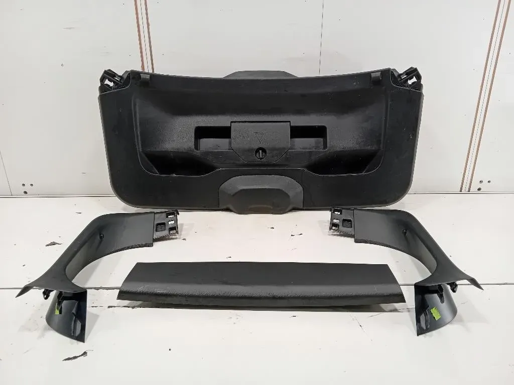 Pannello Rivestimento Portello Centrale POST Peugeot 2008 II 2020