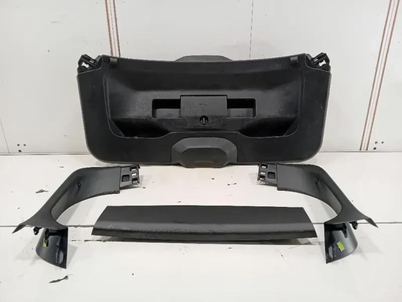 Pannello Rivestimento Portello Centrale POST Peugeot 2008 II 2020