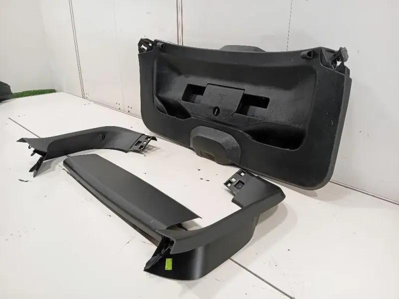 Pannello Rivestimento Portello Centrale POST Peugeot 2008 II 2020