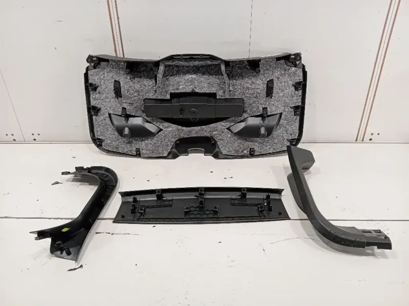 Pannello Rivestimento Portello Centrale POST Peugeot 2008 II 2020