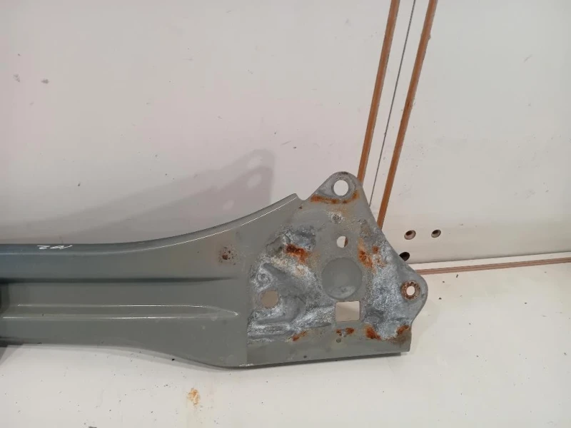 Traversa Paraurti POST TRAVERSA PARAURTI POST Toyota Yaris IV 2014