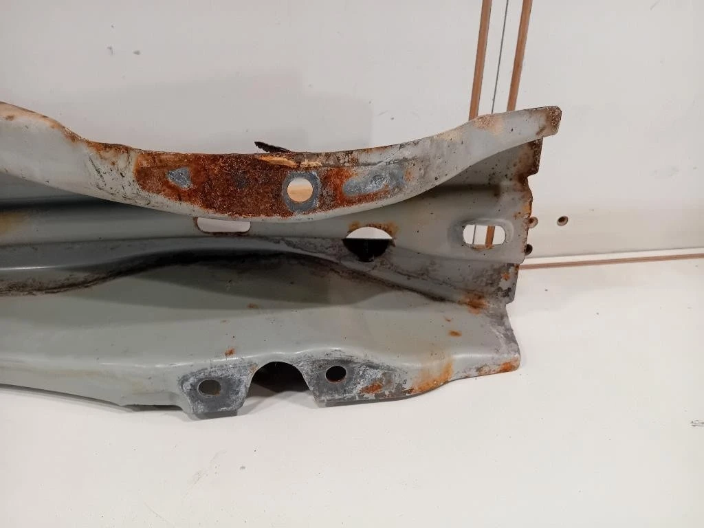 Traversa Paraurti POST 31217938 Volvo V70 III 2008