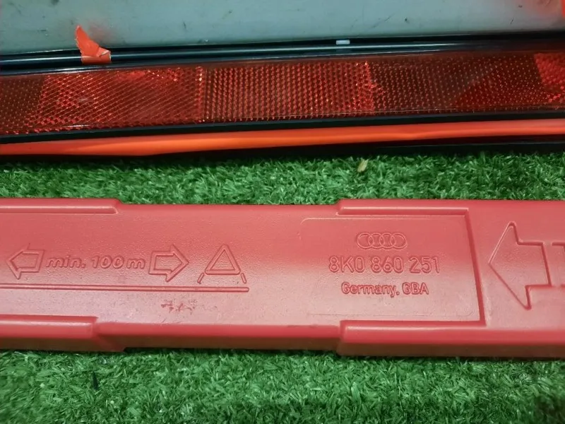 Triangolo DI Emergenza 8K0860251 Audi A4 8K5 Avant 2012