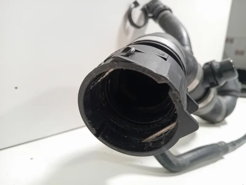 TUBO Acqua Radiatore Oliotermostato TUBO ACQUA RADIATORE OLIOTERMOSTATO Bmw Serie 1 F20 Berlina 2015