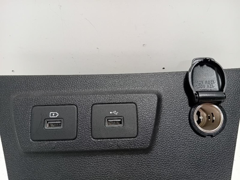 USB Distributore HUB Convertitore 682640040R Dacia Duster II 2021