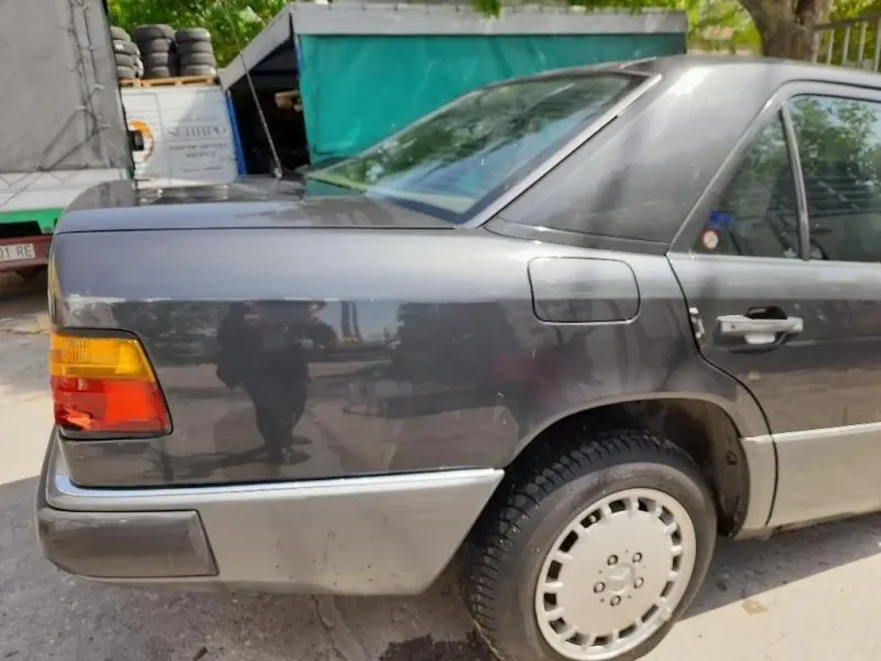 Parafango POST DX A1246304421 Mercedes Classe E W124 1985