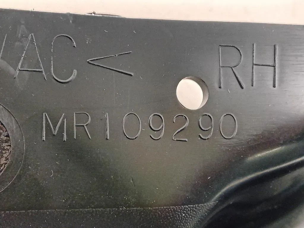 Paraspruzzi Parafango POST DX MR109290 Mitsubishi L200 III 2006