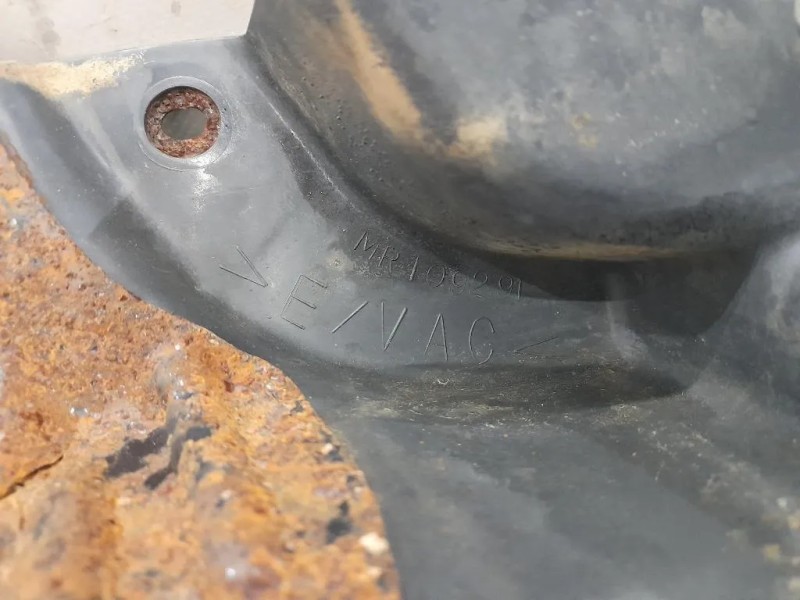 Paraspruzzi Parafango POST SX MR109291 Mitsubishi L200 II 1997