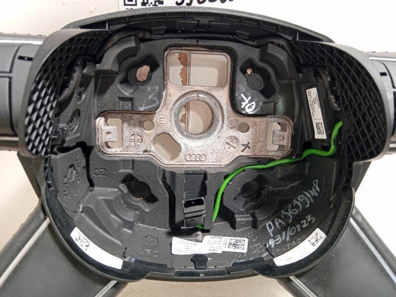 Volante 62482360D Audi Q3 8UB 2012