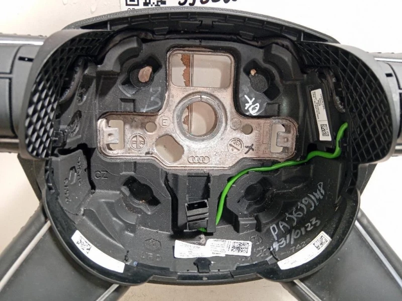 Volante 62482360D Audi Q3 8UB 2012