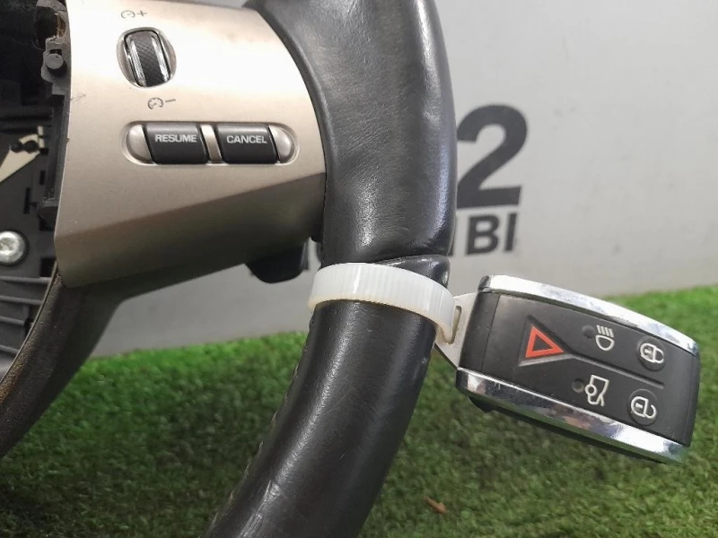 Volante 8X23ABLEG Jaguar XF I 2011