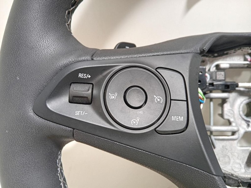 Volante 98524835ZD Opel Corsa F 2019