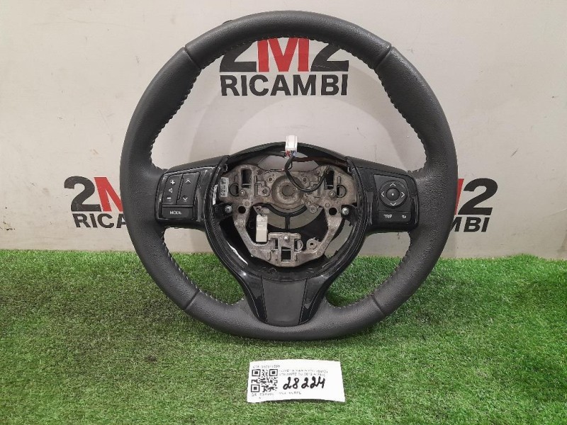 Volante 310374599 Toyota Yaris IV 2012