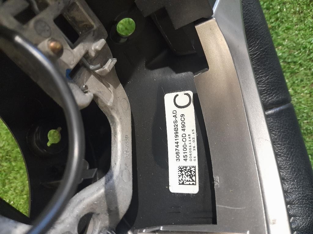 Volante 306744199B2S-AD Toyota Yaris IV 2014