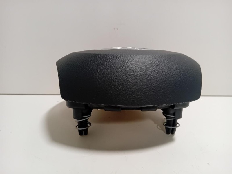 Volante 310093699 Toyota Yaris IV 2017