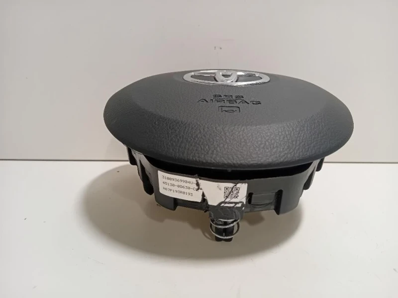 Volante 310093699 Toyota Yaris IV 2017