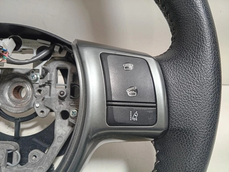 Volante 306744199B4W-AD Toyota Yaris IV 2017