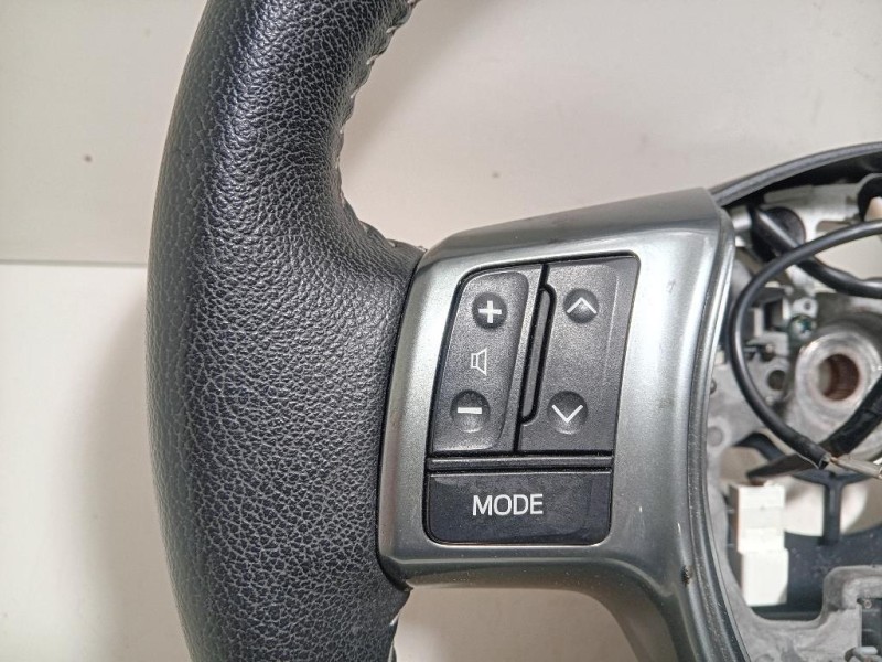 Volante 306744199B4W-AD Toyota Yaris IV 2017