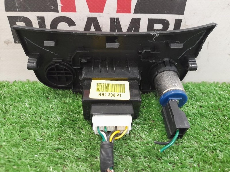 Porta Ingresso Presa AUX 961201Y300 USB Kia Picanto III 2011