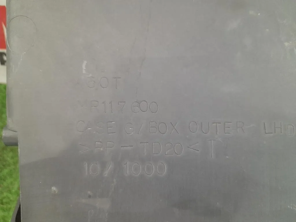 BOX Portaoggetti MR117600 Mitsubishi L200 II 1997