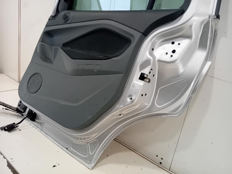 Paraurti Centrale POST A6398800371 Mercedes VITO W639 2004 Paraurti Centrale POST A6398800371 Mercedes VITO W639 2004