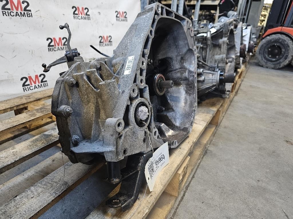 Cambio CE JRQ S2G ST 3201001Q2G Nissan JUKE I 2010