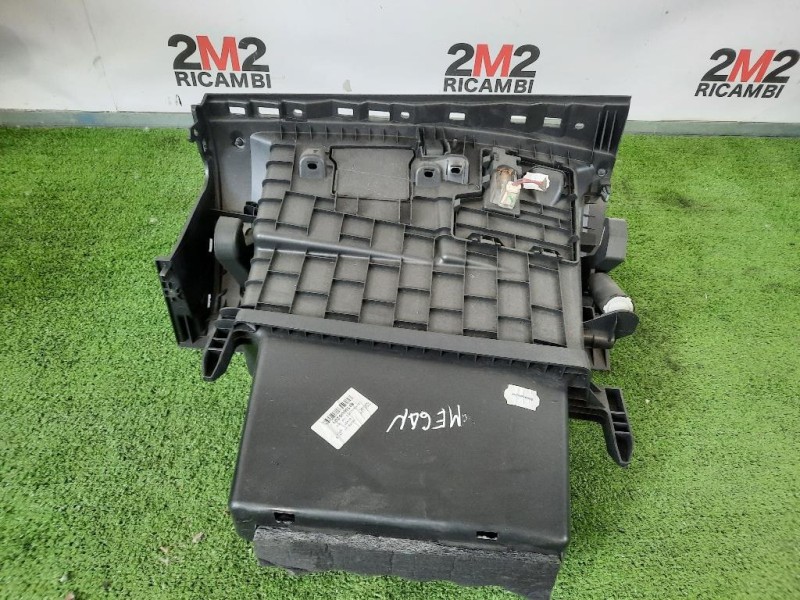 BOX Portaoggetti Completo 681080020R CASSETTO DOCUMENTI Renault Mégane III SW 2009