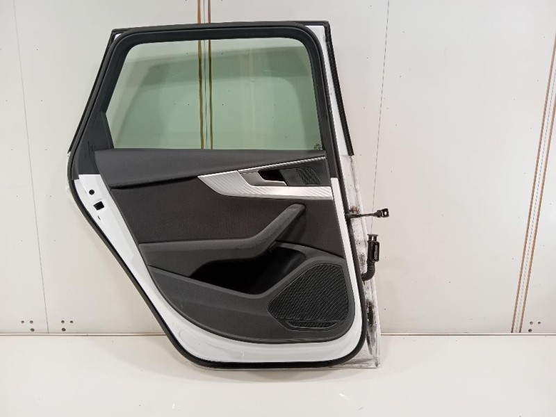 Porta POST SX 8W9833051A Audi A4 8W5 Avant 2015