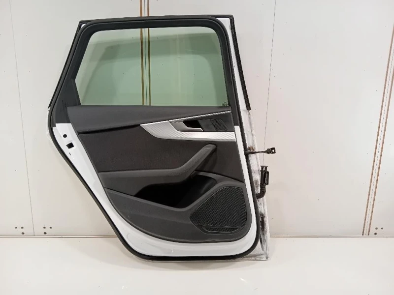 Porta POST SX 8W9833051A Audi A4 8W5 Avant 2015