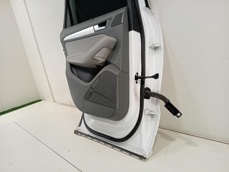 Porta POST SX 8R0833051B Audi Q5 8RB 2012