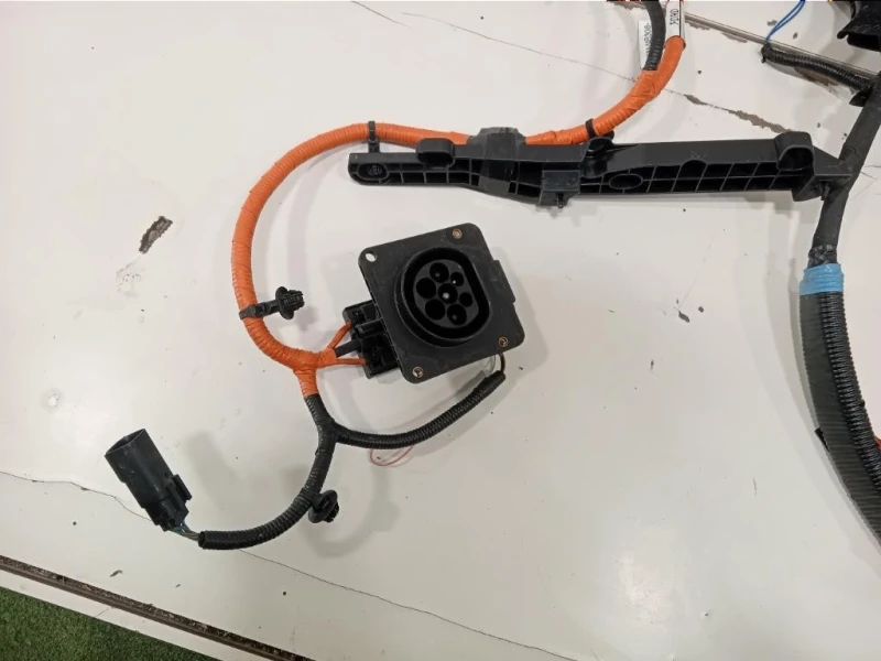 Caricabatteria CARICABATTERIA Ford KUGA III 2020