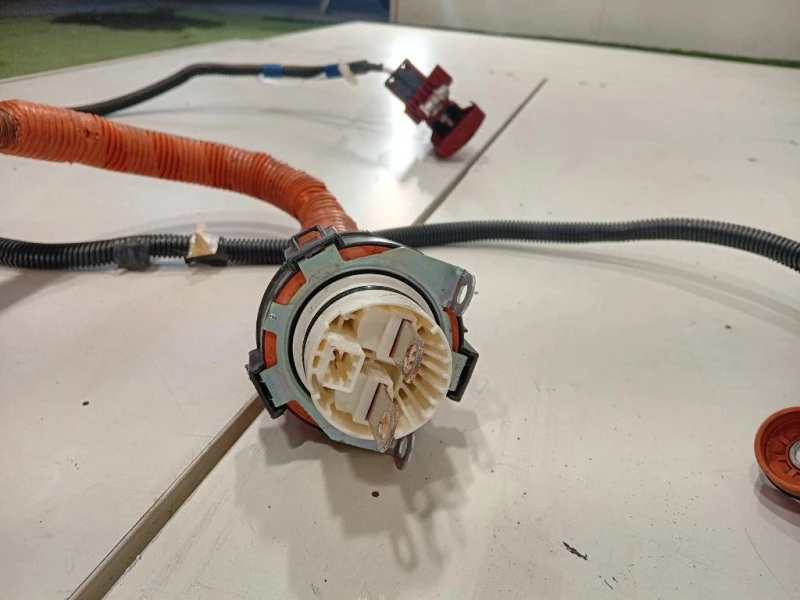 Caricabatteria 821640D010G Toyota Yaris IV 2017