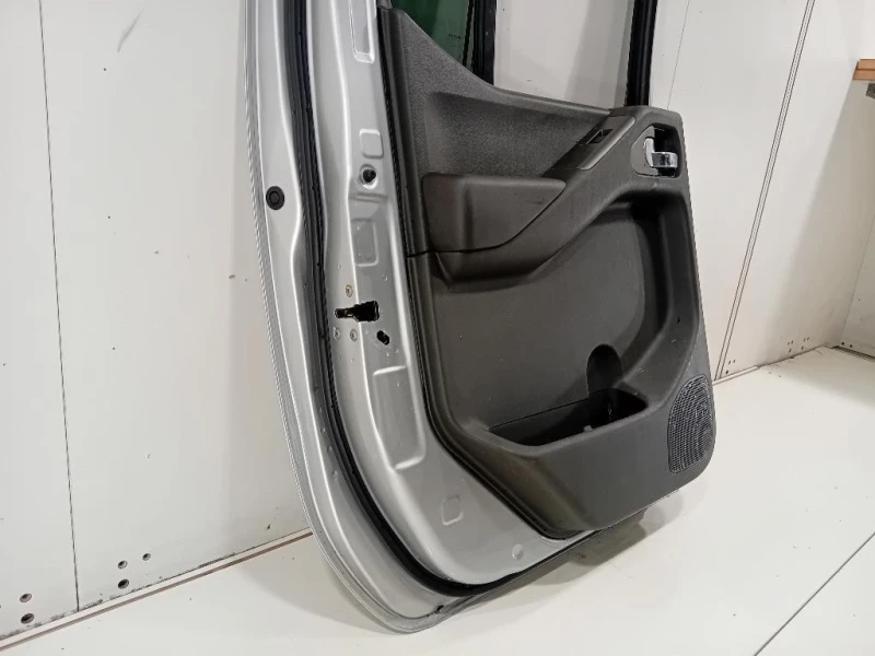 Porta POST SX 82101ZL40B Nissan Navara 2005