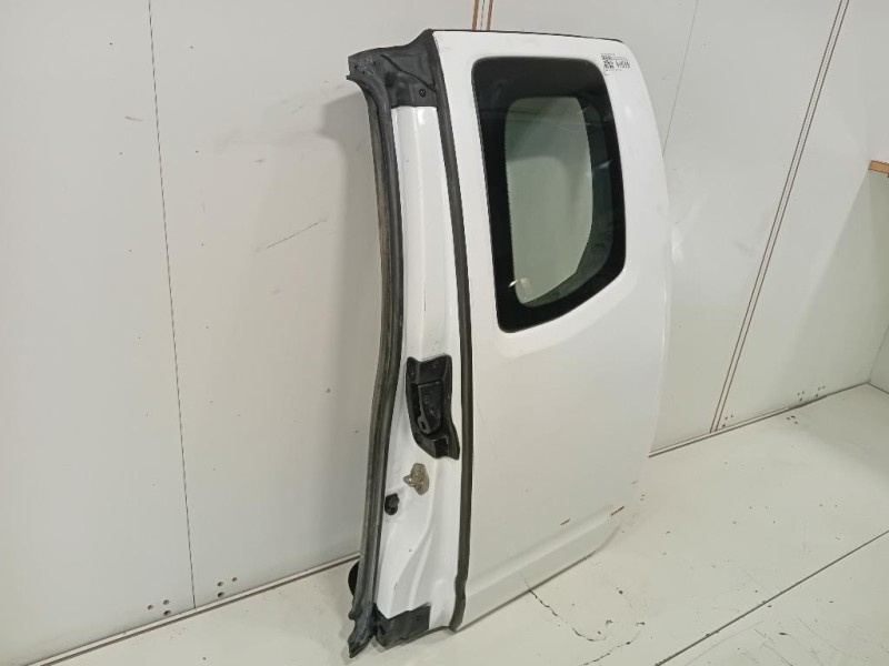 Porta POST SX 82101EB30J Nissan Navara 2010