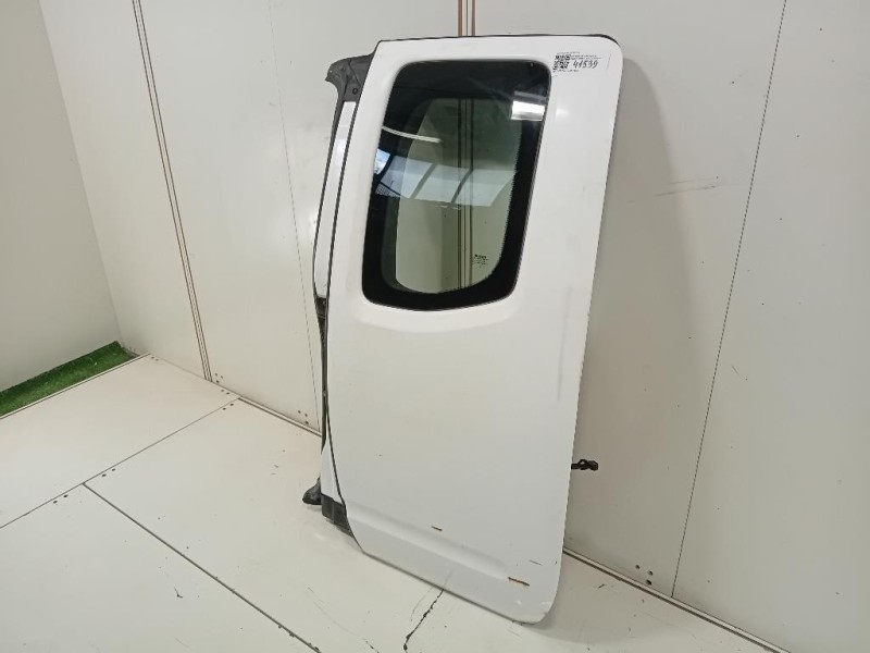 Porta POST SX 82101EB30J Nissan Navara 2010