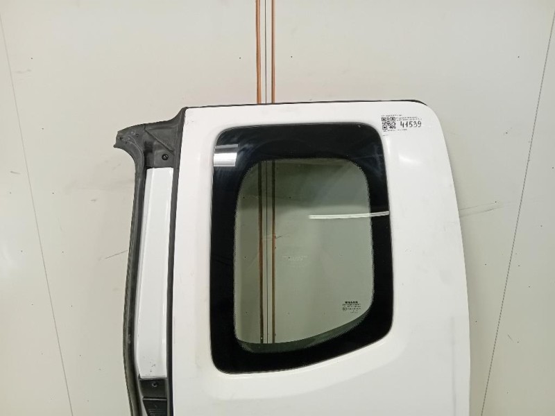 Porta POST SX 82101EB30J Nissan Navara 2010