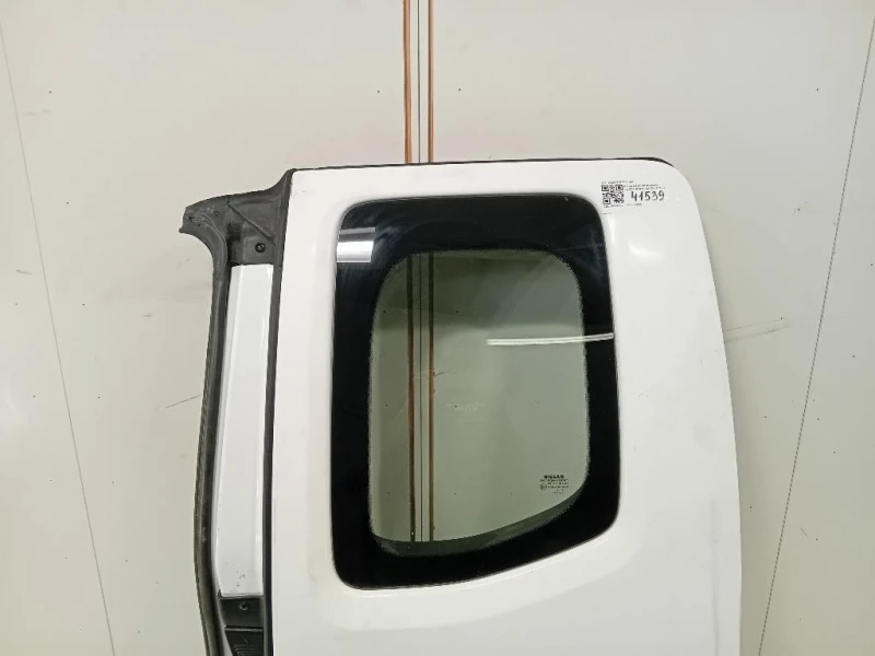 Porta POST SX 82101EB30J Nissan Navara 2010