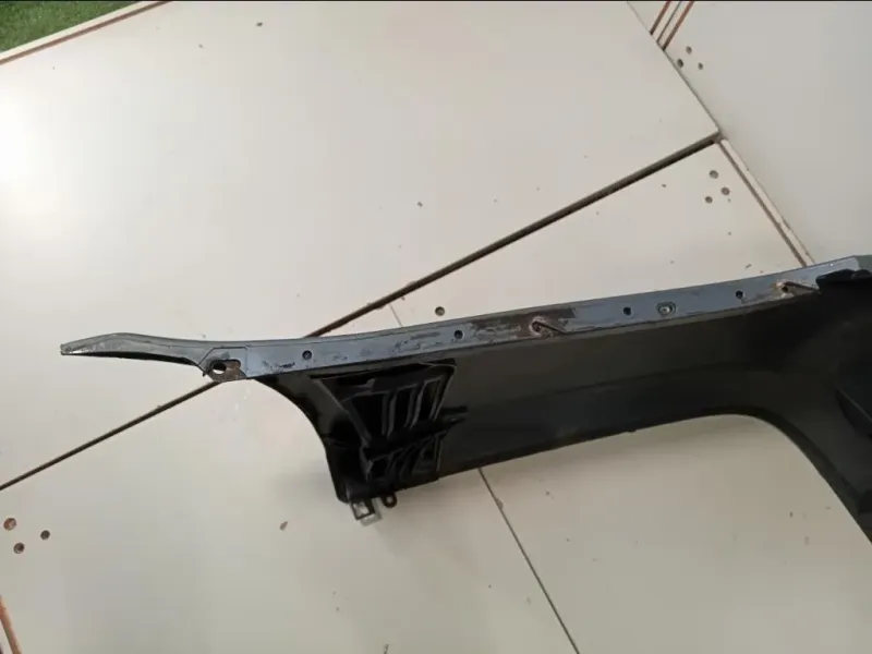 Paraurti POST A2118803340 Mercedes Classe E W211 2002