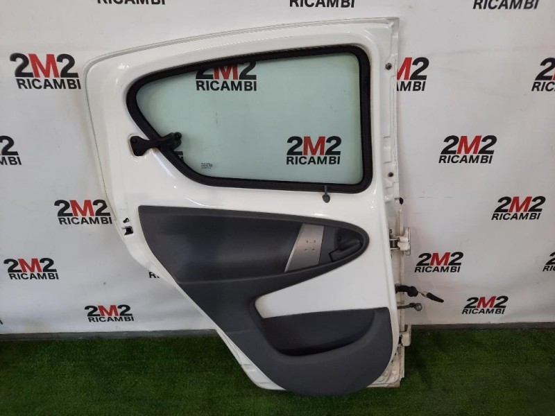 Porta POST SX 670040H010 Toyota AYGO I 2005