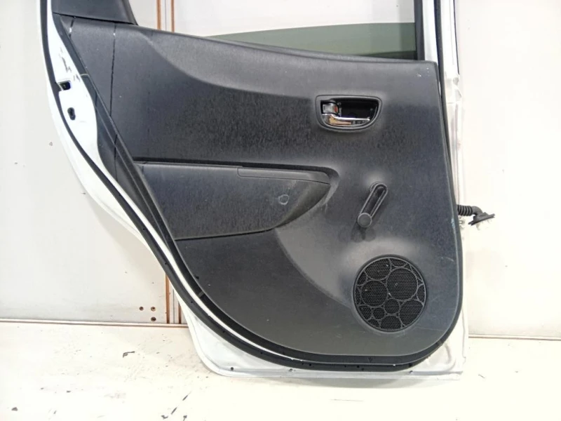 Porta POST SX 670040D210 Toyota Yaris IV 2012