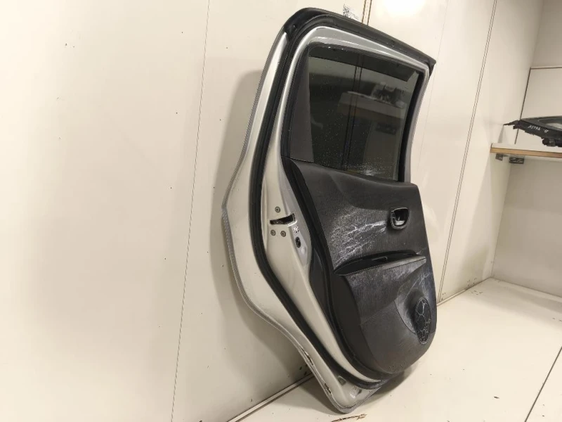 Porta POST SX 670040D210 Toyota Yaris IV 2012