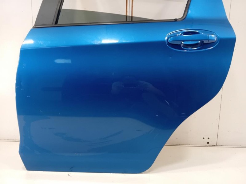 Porta POST SX 670040D210 Toyota Yaris IV 2014