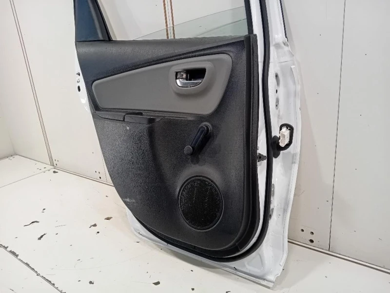 Porta POST SX 670040D210 Toyota Yaris IV 2014