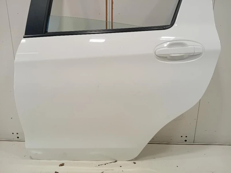 Porta POST SX 670040D210 Toyota Yaris IV 2014