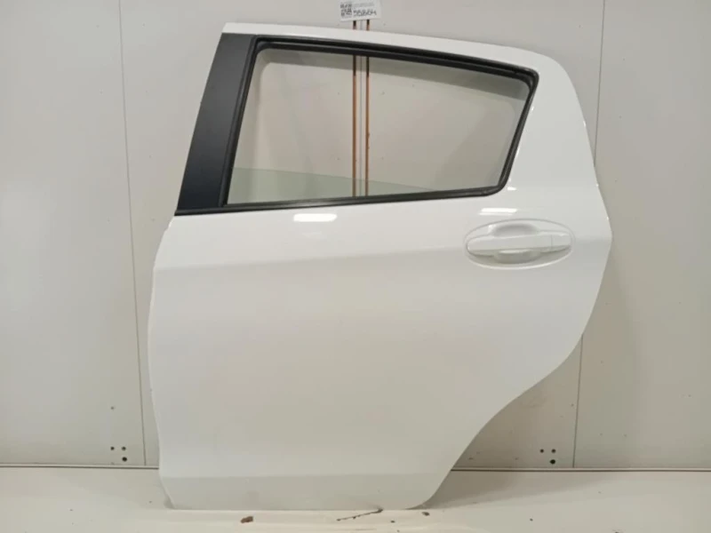 Porta POST SX 670040D210 Toyota Yaris IV 2014